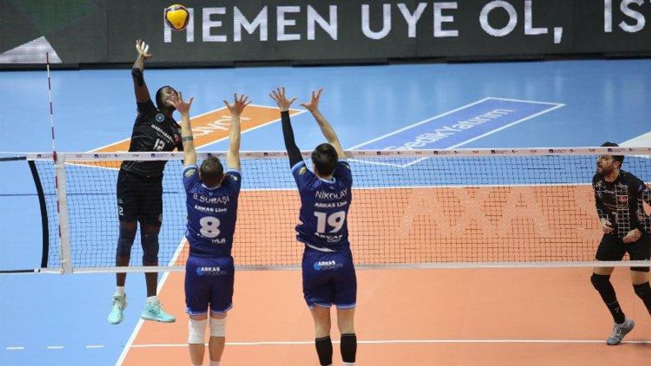 Bursa Büyükşehir Belediyespor sahasında Arkas Spor'u mağlup etti 