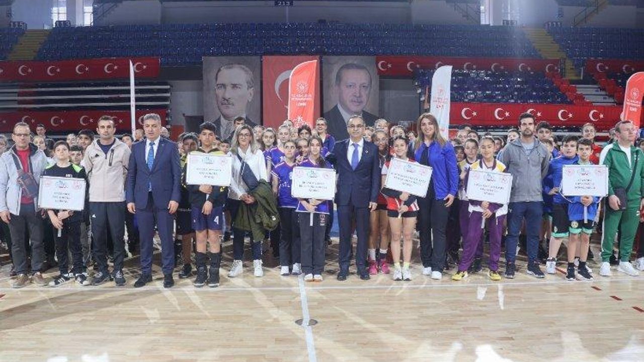 Okul Sporları müsabakaları İzmir’de başladı