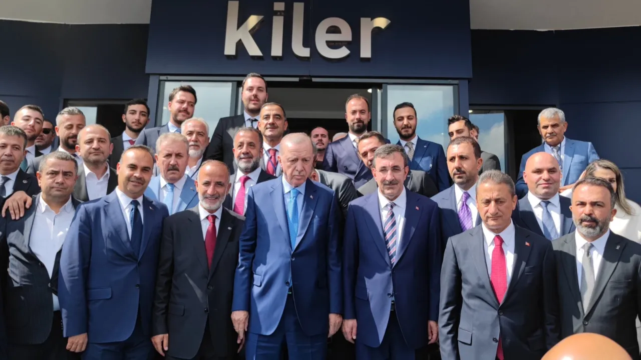 Cumhurbaşkanı Erdoğan, Bitlis'te iplik fabrikası açtı