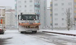 Sivas'ta kar temizliğine devam