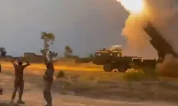 Suriye'ye füze saldırısı! Bir bina yerle bir oldu