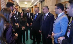 Burhanettin Duran'dan TBMM'de parlamento muhabirlerine ziyaret