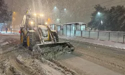 Gaziantep'te Büyükşehir ekipleri kar yağışına karşı görevde