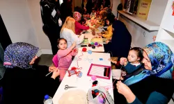 İzmir Bornova'da minik eller tezgah başında