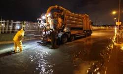 İzmir'de sağanak seferberliği... Büyükşehir tüm birimleriyle sahadaydı