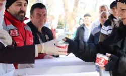 İzmit Belediyesi'nden kandillik helva ikramı