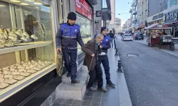 Mağdur vatandaşlara zabıta şefkati