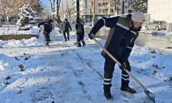 Malatya'da Büyükşehir, karla mücadeleyi sürdürüyor