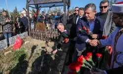 CHP Genel Başkanı Özgür Özel Adıyaman'da... Deprem şehitliğini ziyaret etti