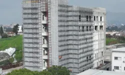 İzmir'de Eşrefpaşa Hastanesi'nin yeni binasında sona doğru