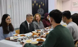 Artvin Valisi Ergün, lise öğrencileriyle iftarda buluştu