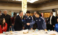 Kocaeli'de Başkan Büyükakın başarılı sporcularla iftar yaptı