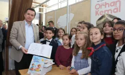 Başkan Erkan Aydın Kitap Fuarı'nda çocuk yazarlarla buluştu