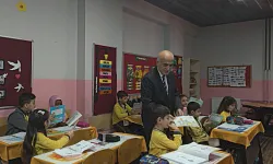 Bursa Gemlik'te Kaymakam Canbaba öğrencilerle buluştu