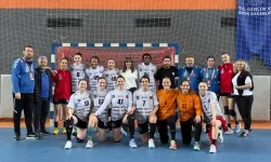 Bursalı kadınlar hentbolda zorlanmadan kazandı