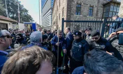 İzmir Meslek Fabrikası'nda gerginlik sürüyor! Vakıflar'ın işlemi tepki topladı