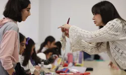 İzmir'de çocuklar kitaplarını yazıp çizdi