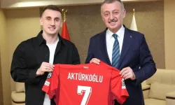 Kocaeli'nin gururundan Başkan Büyükakın'a Milli forma