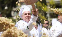 Manisa'nın lezzetleri buluştu... Başkan Dutlulu, mesir baharatlı bahar pilavı pişirdi