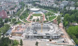 Bursa'da Atatürk Spor Salonu hızla yükseliyor... Tarihi salonda çatı işlemleri başladı