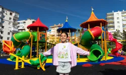 İzmir Narlıdere'de oyun parkı zeminleri yenileniyor