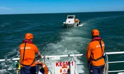 Trabzon'da arızalanan tekne son anda kurtarıldı