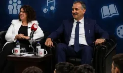 Vali Bozkurt ve eşi gençlerle 'Muhabbete Gel Gecesi'nde buluştu
