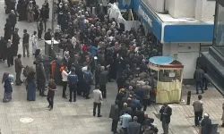Ağrı'da sosyal yardım kuyruğu! Halkbank'a acil önlem çağrısı