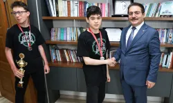 Türkiye ikincisi satranç takımından İl Milli Eğitim'e ziyaret