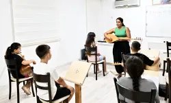 Antalya'da bağlamanın sesi Değirmenönü'nde yankılanıyor