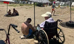 İzmir Narlıdere'de özel gereksinimli bireyler denizle buluştu