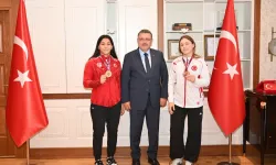 Şampiyon sporculara Başkan Genç'ten övgü