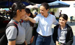 Efes Selçuk'tan öğrenciye destek, yerel esnafa nefes