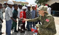 TSK'dan Somali'deki yetim çocuklara gıda ve giyecek desteği