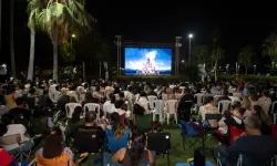 Yukarı Bak filmiyle sahilde sinema keyfi
