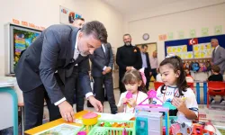 Bursa'da Başkan Vekili Biba, öğrencilerin ilk ders heyecanına ortak oldu
