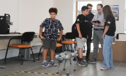 Ortaokul ve lise öğrencileri BTÜ'de robotlarla tanıştı