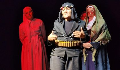 Hatay için sahnelenen tiyatroya büyük ilgi