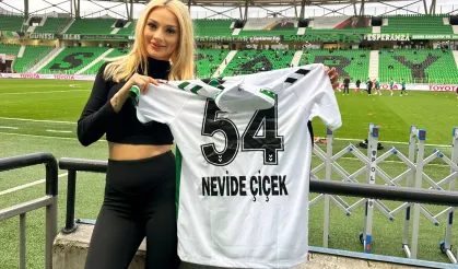 Sakaryaspor'dan Nevide Çiçek'e özel jest!