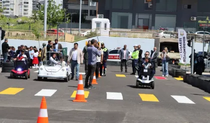 Öğrencilere uygulamalı trafik eğitimi