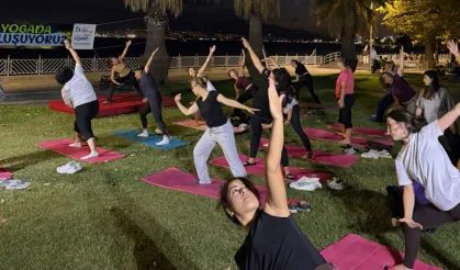 'Nefes Al İzmit 'yoga programı Plaj Yolu'nda gerçekleştirildi