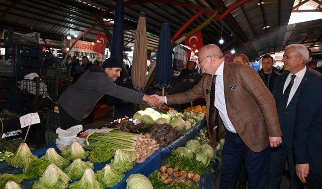 Manisa Alaşehir pazarında başkanlar moral buldu