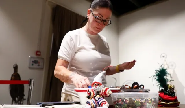 Antalya'da atık kumaşlar kadınların emeğiyle yılbaşı neşesine dönüştü