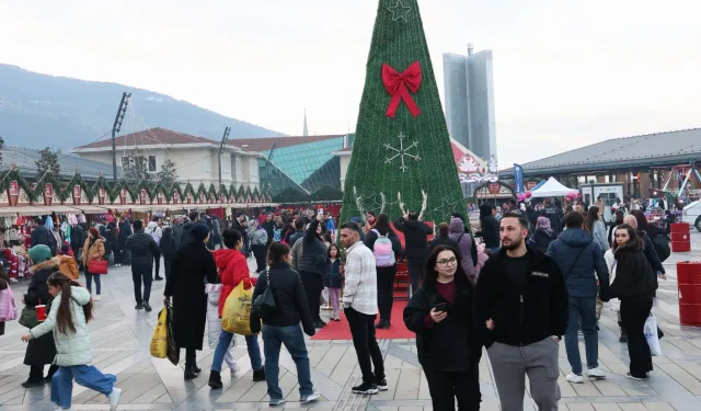 Bursa Osmangazi Meydanı'nda Yeni Yıl Festivali coşkusu