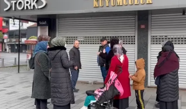 Düzce'de kuyumcu vurgunu iddiası: Mağdurlar evin önünde toplandı