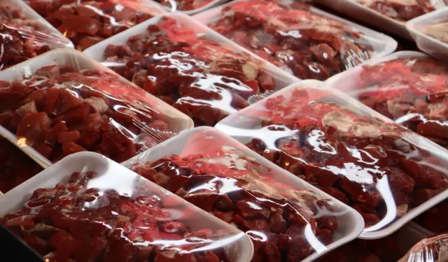 İzmit'te 'halk et' yüzleri güldürürken, 'askıda et' desteği sürüyor