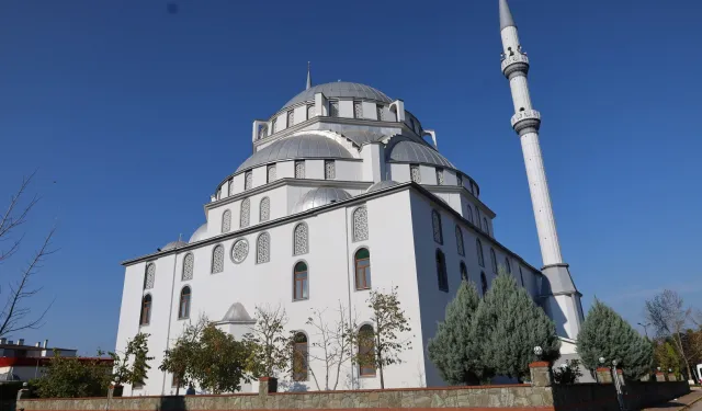 Kocaeli'de Abdülhamit Han Camii'nde estetik dokunuş