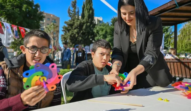 Mersin'de özel gereksinimli bireyler atölyelerde buluştu