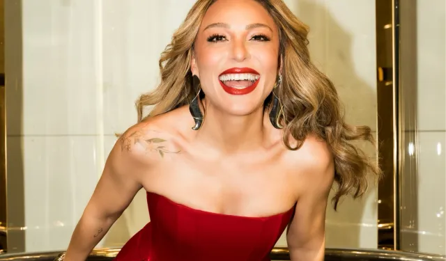 Ziynet Sali'den kırmızı elbiseli alev alev paylaşım!