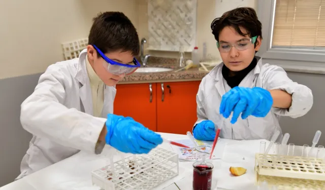 Bornovalı çocukların 'Mutfakta Bilim' temasıyla keşif yolculuğu